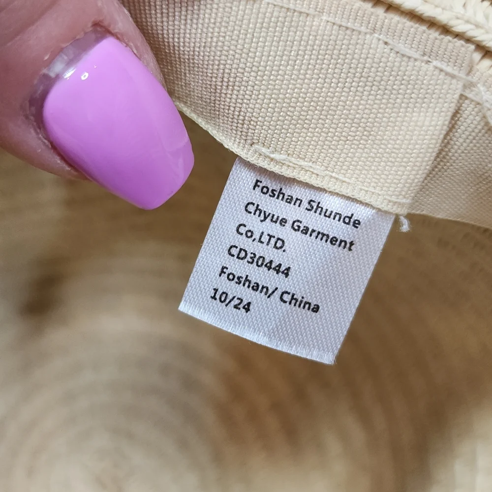 Isaac Mizrahi green hat